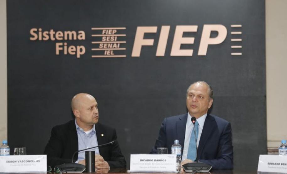 Estado apresenta plano para a indústria à nova diretoria da Fiep